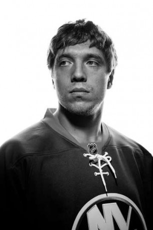 G_10.02.15_Isles_Headshot-12_slide